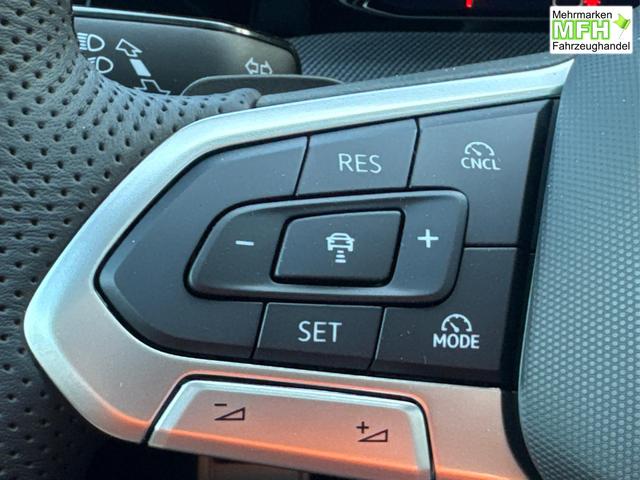 Volkswagen / Golf / Grau / / / PANO+LED-PLUS+ACC+SHZ+KEYLESS+KAMERA+18 ALU, Bei den verwendeten Bildern kann es sich um Beispielbilder handeln, ggf. teilweise mit Sonderausstattung.
