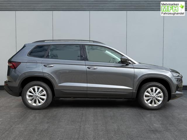 Skoda / Karoq / / / / AHK+LED+KAMERA+PDC+ACC, Bei den verwendeten Bildern kann es sich um Beispielbilder handeln, ggf. teilweise mit Sonderausstattung.