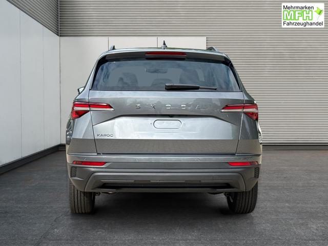 Skoda / Karoq / / / / AHK+LED+KAMERA+PDC+ACC, Bei den verwendeten Bildern kann es sich um Beispielbilder handeln, ggf. teilweise mit Sonderausstattung.