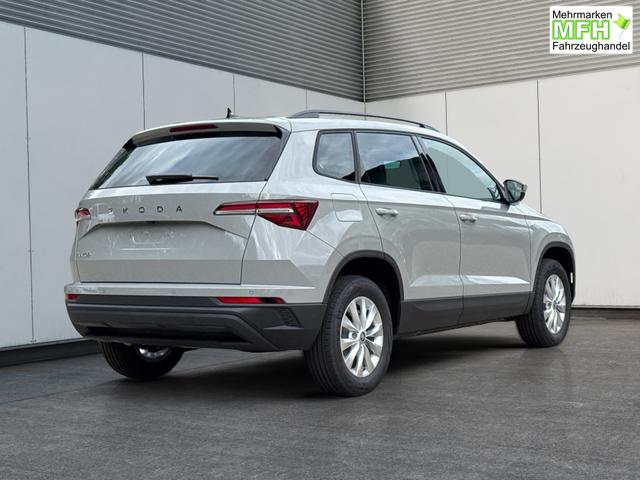 Skoda / Karoq / Grau / / / AHK+LED+KAMERA+PDC+ACC, Bei den verwendeten Bildern kann es sich um Beispielbilder handeln, ggf. teilweise mit Sonderausstattung.