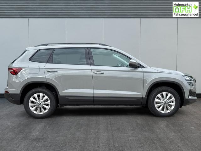 Skoda / Karoq / Grau / / / AHK+LED+KAMERA+PDC+ACC, Bei den verwendeten Bildern kann es sich um Beispielbilder handeln, ggf. teilweise mit Sonderausstattung.