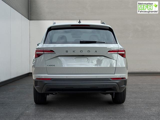 Skoda / Karoq / Grau / / / AHK+LED+KAMERA+PDC+ACC, Bei den verwendeten Bildern kann es sich um Beispielbilder handeln, ggf. teilweise mit Sonderausstattung.