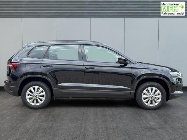 Skoda / Karoq / Schwarz / / / AHK+LED+KAMERA+PDC+ACC, Bei den verwendeten Bildern kann es sich um Beispielbilder handeln, ggf. teilweise mit Sonderausstattung.