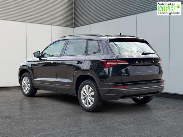 Skoda / Karoq / Schwarz / / / AHK+LED+KAMERA+PDC+ACC, Bei den verwendeten Bildern kann es sich um Beispielbilder handeln, ggf. teilweise mit Sonderausstattung.