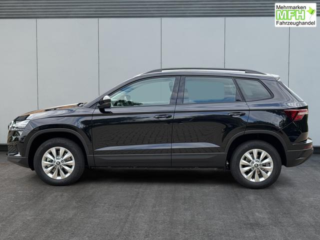 Skoda / Karoq / Schwarz / / / AHK+LED+KAMERA+PDC+ACC, Bei den verwendeten Bildern kann es sich um Beispielbilder handeln, ggf. teilweise mit Sonderausstattung.