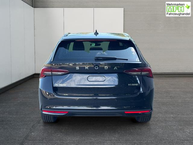 Skoda / Octavia Combi / Schwarz / / / ACC+AHK+eHK+KAM+PDC+LED+17 ALU+SHZ, Bei den verwendeten Bildern kann es sich um Beispielbilder handeln, ggf. teilweise mit Sonderausstattung.
