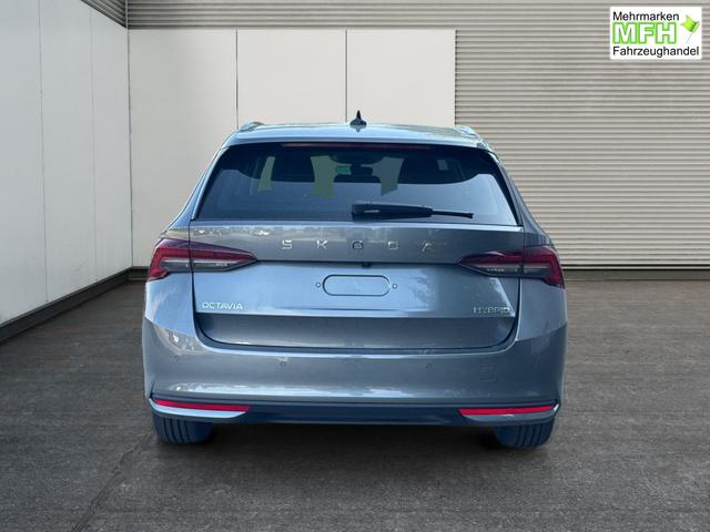 Skoda / Octavia Combi / Grau / / / ACC+AHK+eHK+KAM+PDC+LED+17 ALU+SHZ