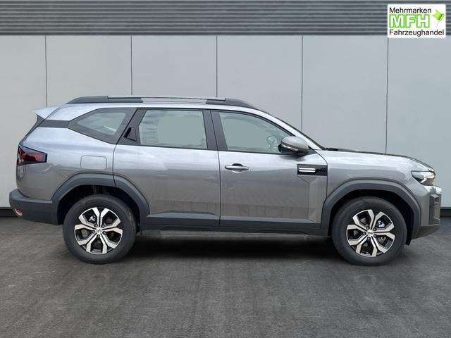 Dacia / Bigster / Grau / / / SHZ+KLIMA+PDC+KAMERA+LED+17 ALU, Bei den verwendeten Bildern kann es sich um Beispielbilder handeln, ggf. teilweise mit Sonderausstattung.
