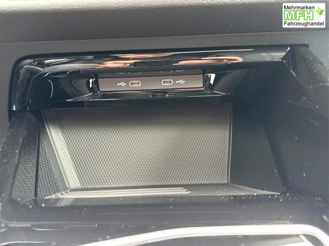 Volkswagen / Golf / Blau / / / PANO+LED-PLUS+ACC+SHZ+KEYLESS+KAMERA+18 ALU, Bei den verwendeten Bildern kann es sich um Beispielbilder handeln, ggf. teilweise mit Sonderausstattung.