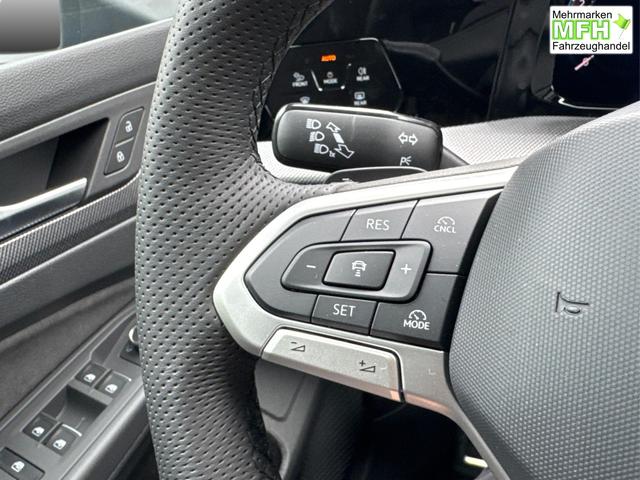 Volkswagen / Golf / Blau / / / PANO+LED-PLUS+ACC+SHZ+KEYLESS+KAMERA+18 ALU, Bei den verwendeten Bildern kann es sich um Beispielbilder handeln, ggf. teilweise mit Sonderausstattung.