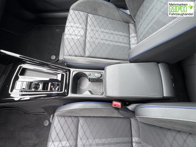 Volkswagen / Golf / Blau / / / PANO+LED-PLUS+ACC+SHZ+KEYLESS+KAMERA+18 ALU, Bei den verwendeten Bildern kann es sich um Beispielbilder handeln, ggf. teilweise mit Sonderausstattung.