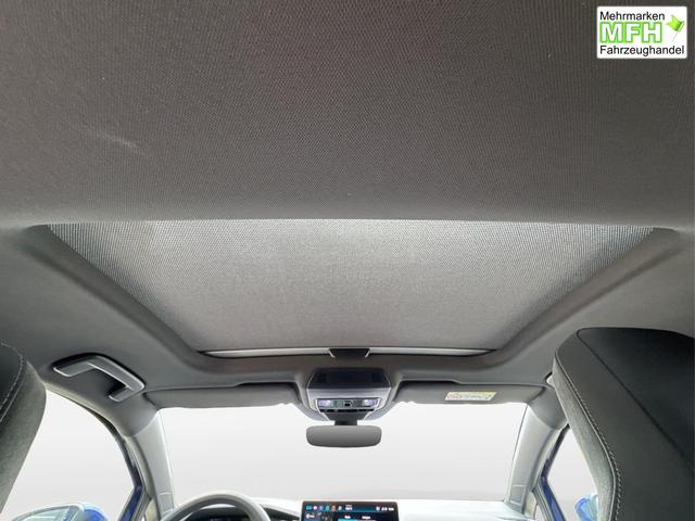 Volkswagen / Golf / Blau / / / PANO+LED-PLUS+ACC+SHZ+KEYLESS+KAMERA+18 ALU, Bei den verwendeten Bildern kann es sich um Beispielbilder handeln, ggf. teilweise mit Sonderausstattung.