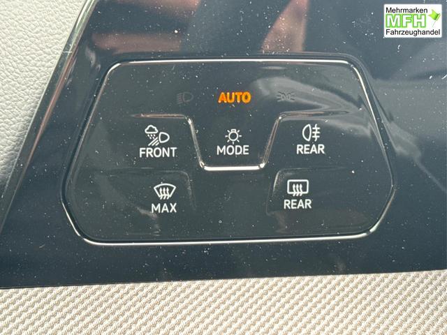 Volkswagen / Golf / Blau / / / LED-PLUS+ACC+SHZ+KEYLESS+KAMERA+18 ALU, Bei den verwendeten Bildern kann es sich um Beispielbilder handeln, ggf. teilweise mit Sonderausstattung.