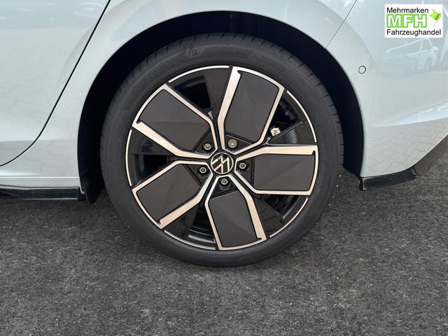 Volkswagen / Golf / Blau / / / LED-PLUS+ACC+SHZ+KEYLESS+KAMERA+18 ALU, Bei den verwendeten Bildern kann es sich um Beispielbilder handeln, ggf. teilweise mit Sonderausstattung.