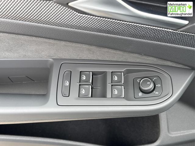 Volkswagen / Golf / Grau / / / PANO+LED-PLUS+ACC+SHZ+KEYLESS+KAMERA+18 ALU, Bei den verwendeten Bildern kann es sich um Beispielbilder handeln, ggf. teilweise mit Sonderausstattung.