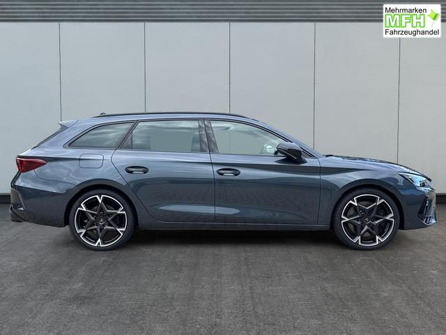 Cupra / Leon Sportstourer / Grau / / / 4x4 ST AHK+NAVI+eHK+KAMERA+MEMORY+ACC+19 ALU+LED, Bei den verwendeten Bildern kann es sich um Beispielbilder handeln, ggf. teilweise mit Sonderausstattung.