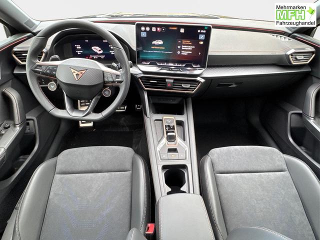 Cupra / Leon Sportstourer / Grau / / / 4x4 ST AHK+NAVI+eHK+KAMERA+MEMORY+ACC+19 ALU+LED, Bei den verwendeten Bildern kann es sich um Beispielbilder handeln, ggf. teilweise mit Sonderausstattung.