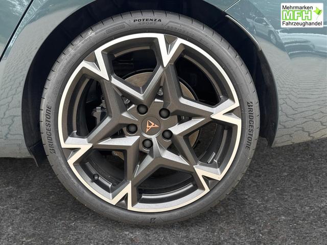 Cupra / Leon Sportstourer / Blau / / / 4x4 ST AHK+NAVI+eHK+KAMERA+MEMORY+ACC+19 ALU+LED, Bei den verwendeten Bildern kann es sich um Beispielbilder handeln, ggf. teilweise mit Sonderausstattung.
