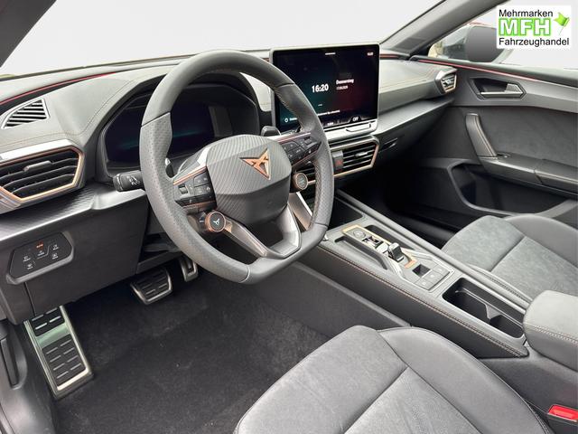 Cupra / Leon Sportstourer / Blau / / / 4x4 ST AHK+NAVI+eHK+KAMERA+MEMORY+ACC+19 ALU+LED, Bei den verwendeten Bildern kann es sich um Beispielbilder handeln, ggf. teilweise mit Sonderausstattung.
