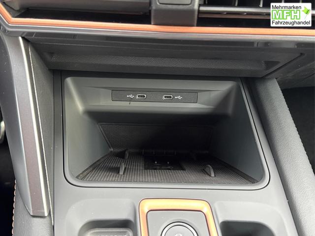 Cupra / Leon Sportstourer / Blau / / / 4x4 ST AHK+NAVI+eHK+KAMERA+MEMORY+ACC+19 ALU+LED, Bei den verwendeten Bildern kann es sich um Beispielbilder handeln, ggf. teilweise mit Sonderausstattung.