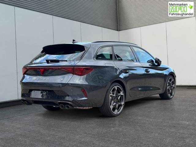 Cupra / Leon Sportstourer / Grau / / / 4x4 ST AHK+NAVI+eHK+KAMERA+MEMORY+ACC+19 ALU+LED, Bei den verwendeten Bildern kann es sich um Beispielbilder handeln, ggf. teilweise mit Sonderausstattung.