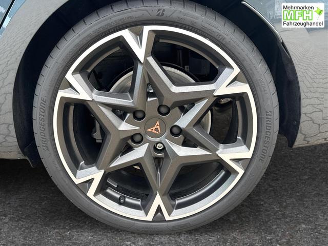 Cupra / Leon Sportstourer / Grau / / / 4x4 ST AHK+NAVI+eHK+KAMERA+MEMORY+ACC+19 ALU+LED, Bei den verwendeten Bildern kann es sich um Beispielbilder handeln, ggf. teilweise mit Sonderausstattung.