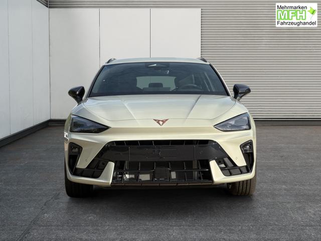 Cupra / Leon Sportstourer / Grau / / / ST 4x4 AHK+eHK+NAVI+ACC+SHZ+18 ALU+LED, Bei den verwendeten Bildern kann es sich um Beispielbilder handeln, ggf. teilweise mit Sonderausstattung.