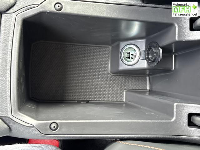 Cupra / Leon Sportstourer / Grau / / / ST 4x4 AHK+eHK+NAVI+ACC+SHZ+18 ALU+LED, Bei den verwendeten Bildern kann es sich um Beispielbilder handeln, ggf. teilweise mit Sonderausstattung.