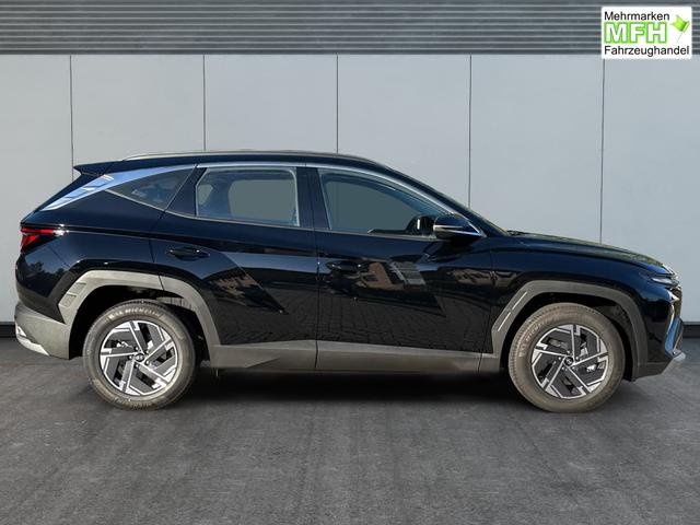 Hyundai / TUCSON / Schwarz / / / NAVI+KAMERA+SHZ+LED+TEMPOMAT+17 ALU+PDC, Bei den verwendeten Bildern kann es sich um Beispielbilder handeln, ggf. teilweise mit Sonderausstattung.