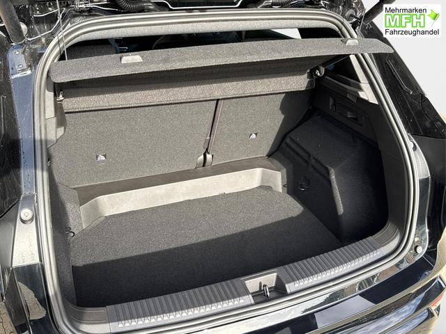 Renault / Austral / Schwarz / / / EL.HECKKL+LED+KAMERA+PDC+19LM, Bei den verwendeten Bildern kann es sich um Beispielbilder handeln, ggf. teilweise mit Sonderausstattung.