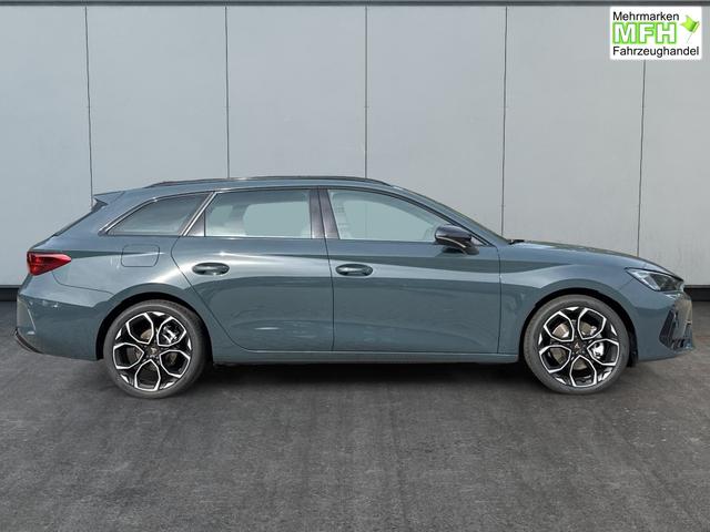 Cupra / Leon Sportstourer / Blau / / / ST AHK+NAVI+eHK+KAMERA+ACC+SHZ+18 ALU+LED, Bei den verwendeten Bildern kann es sich um Beispielbilder handeln, ggf. teilweise mit Sonderausstattung.