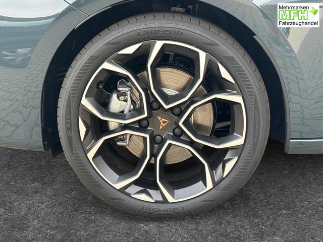 Cupra / Leon Sportstourer / Blau / / / ST AHK+NAVI+eHK+KAMERA+ACC+SHZ+18 ALU+LED, Bei den verwendeten Bildern kann es sich um Beispielbilder handeln, ggf. teilweise mit Sonderausstattung.