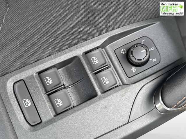 Cupra / Leon Sportstourer / Blau / / / ST AHK+NAVI+eHK+KAMERA+ACC+SHZ+18 ALU+LED, Bei den verwendeten Bildern kann es sich um Beispielbilder handeln, ggf. teilweise mit Sonderausstattung.