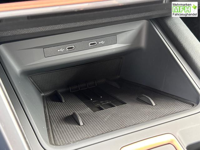 Cupra / Leon Sportstourer / Blau / / / ST AHK+NAVI+eHK+KAMERA+ACC+SHZ+18 ALU+LED, Bei den verwendeten Bildern kann es sich um Beispielbilder handeln, ggf. teilweise mit Sonderausstattung.