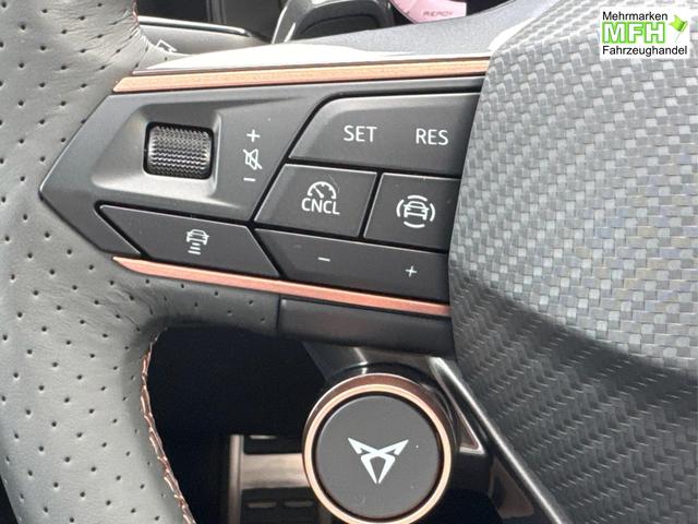 Cupra / Leon Sportstourer / Blau / / / ST AHK+NAVI+eHK+KAMERA+ACC+SHZ+18 ALU+LED, Bei den verwendeten Bildern kann es sich um Beispielbilder handeln, ggf. teilweise mit Sonderausstattung.