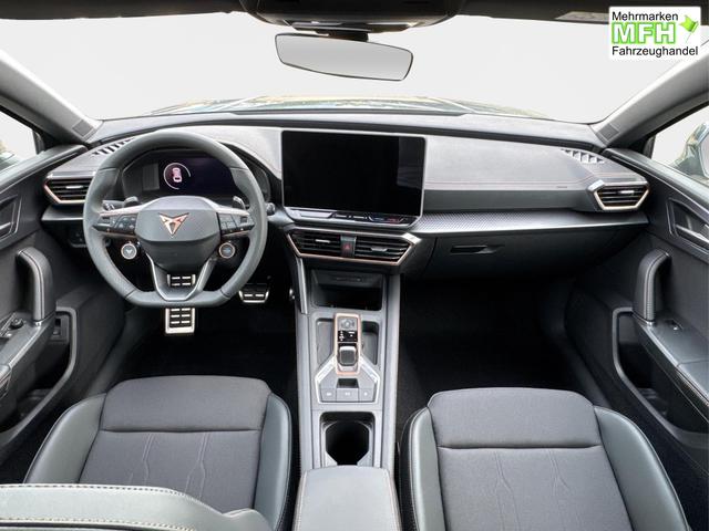 Cupra / Leon Sportstourer / Blau / / / ST AHK+NAVI+eHK+KAMERA+ACC+SHZ+18 ALU+LED, Bei den verwendeten Bildern kann es sich um Beispielbilder handeln, ggf. teilweise mit Sonderausstattung.
