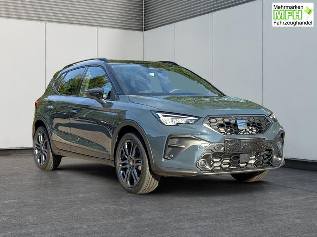 Seat / Arona / / / / KAMERA+PDC+LED+18 ALU+ACC, Bei den verwendeten Bildern kann es sich um Beispielbilder handeln, ggf. teilweise mit Sonderausstattung.
