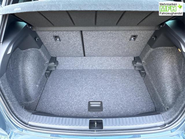 Seat / Arona / / / / KAMERA+PDC+LED+18 ALU+ACC, Bei den verwendeten Bildern kann es sich um Beispielbilder handeln, ggf. teilweise mit Sonderausstattung.