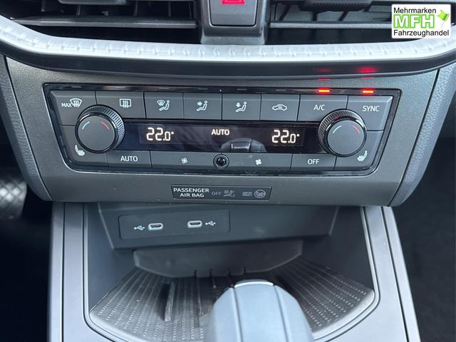 Seat / Arona / / / / KAMERA+PDC+LED+18 ALU+ACC, Bei den verwendeten Bildern kann es sich um Beispielbilder handeln, ggf. teilweise mit Sonderausstattung.