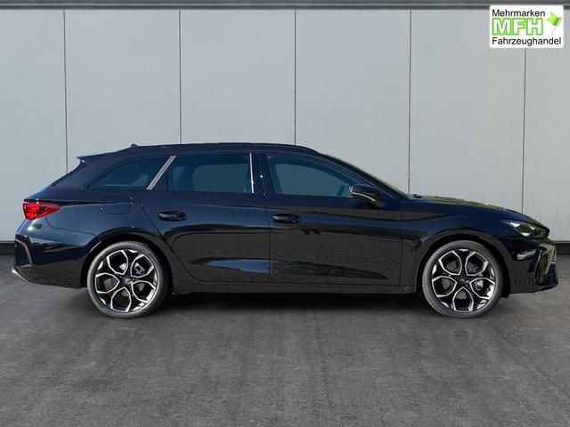 Cupra / Leon Sportstourer / Schwarz / / / ST AHK+NAVI+eHK+KAMERA+ACC+SHZ+18 ALU+LED, Bei den verwendeten Bildern kann es sich um Beispielbilder handeln, ggf. teilweise mit Sonderausstattung.