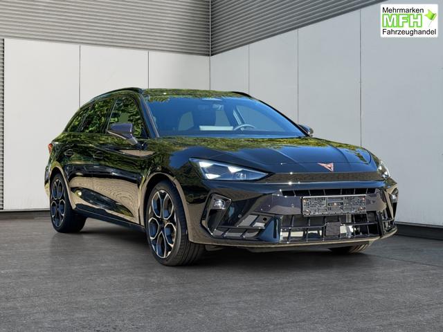 Cupra / Leon Sportstourer / Schwarz / / / ST AHK+NAVI+eHK+KAMERA+ACC+SHZ+18 ALU+LED, Bei den verwendeten Bildern kann es sich um Beispielbilder handeln, ggf. teilweise mit Sonderausstattung.