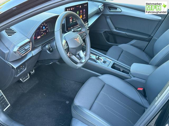 Cupra / Leon Sportstourer / Schwarz / / / ST AHK+NAVI+eHK+KAMERA+ACC+SHZ+18 ALU+LED, Bei den verwendeten Bildern kann es sich um Beispielbilder handeln, ggf. teilweise mit Sonderausstattung.