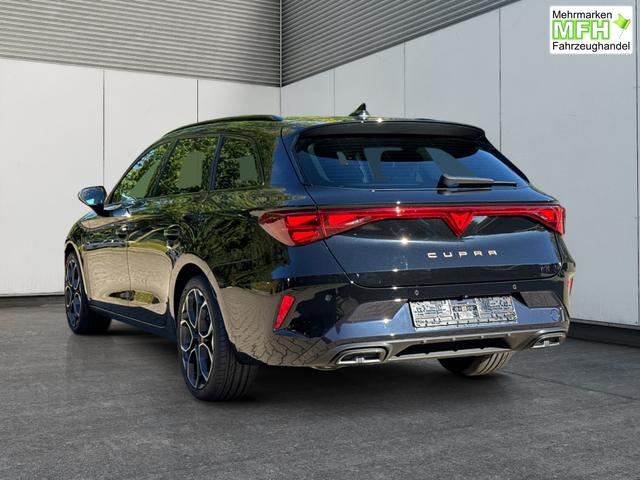 Cupra / Leon Sportstourer / Schwarz / / / ST AHK+NAVI+eHK+KAMERA+ACC+SHZ+18 ALU+LED, Bei den verwendeten Bildern kann es sich um Beispielbilder handeln, ggf. teilweise mit Sonderausstattung.