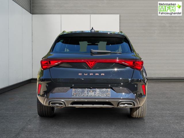 Cupra / Leon Sportstourer / Schwarz / / / ST AHK+NAVI+eHK+KAMERA+ACC+SHZ+18 ALU+LED, Bei den verwendeten Bildern kann es sich um Beispielbilder handeln, ggf. teilweise mit Sonderausstattung.