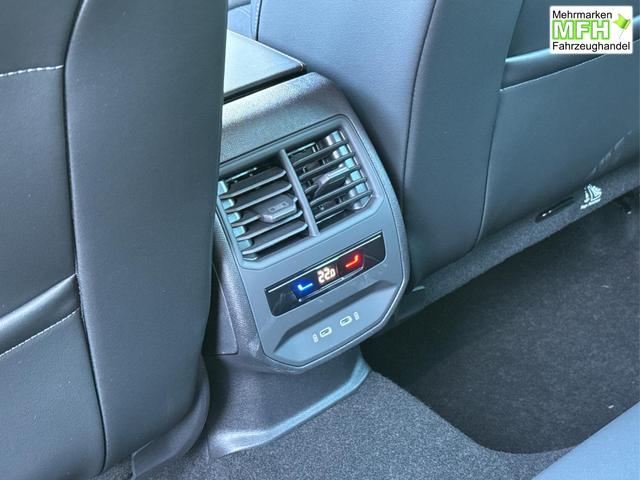 Cupra / Leon Sportstourer / Schwarz / / / ST AHK+NAVI+eHK+KAMERA+ACC+SHZ+18 ALU+LED, Bei den verwendeten Bildern kann es sich um Beispielbilder handeln, ggf. teilweise mit Sonderausstattung.