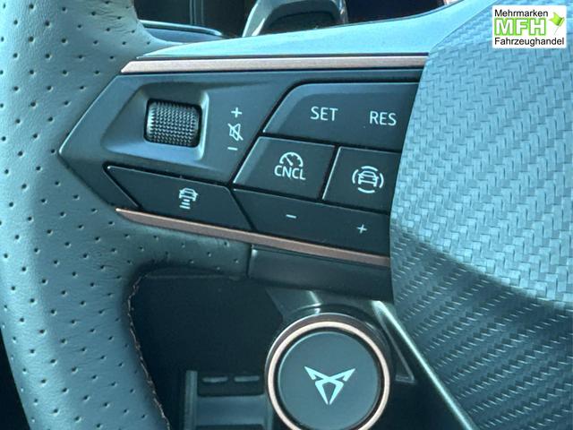 Cupra / Leon Sportstourer / Schwarz / / / ST AHK+NAVI+eHK+KAMERA+ACC+SHZ+18 ALU+LED, Bei den verwendeten Bildern kann es sich um Beispielbilder handeln, ggf. teilweise mit Sonderausstattung.