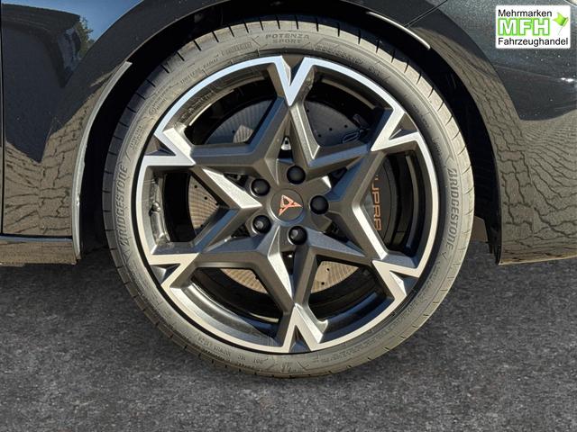Cupra / Leon Sportstourer / Schwarz / / / 4x4 ST AHK+NAVI+eHK+KAMERA+MEMORY+ACC+19 ALU+LED, Bei den verwendeten Bildern kann es sich um Beispielbilder handeln, ggf. teilweise mit Sonderausstattung.