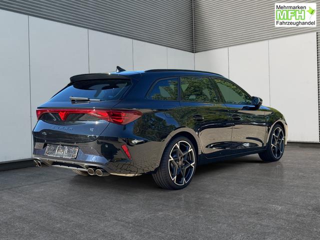 Cupra / Leon Sportstourer / Schwarz / / / 4x4 ST AHK+NAVI+eHK+KAMERA+MEMORY+ACC+19 ALU+LED, Bei den verwendeten Bildern kann es sich um Beispielbilder handeln, ggf. teilweise mit Sonderausstattung.