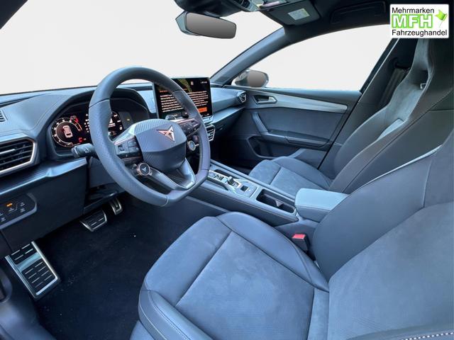 Cupra / Leon Sportstourer / Schwarz / / / 4x4 ST AHK+NAVI+eHK+KAMERA+MEMORY+ACC+19 ALU+LED, Bei den verwendeten Bildern kann es sich um Beispielbilder handeln, ggf. teilweise mit Sonderausstattung.