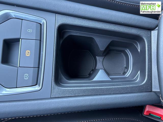 Cupra / Leon Sportstourer / Schwarz / / / 4x4 ST AHK+NAVI+eHK+KAMERA+MEMORY+ACC+19 ALU+LED, Bei den verwendeten Bildern kann es sich um Beispielbilder handeln, ggf. teilweise mit Sonderausstattung.